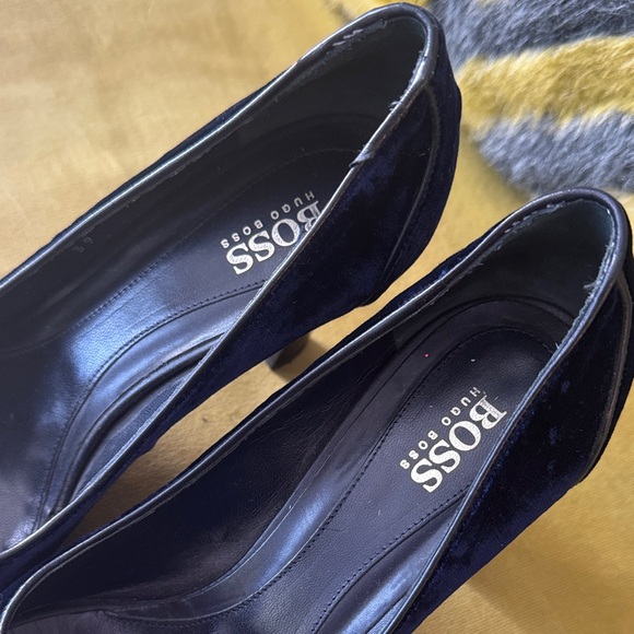 Hugo Boss Women's Elegant Dark Blue Velvet Heels - Picture 3 of 11